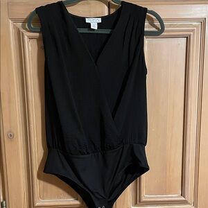 sofia by sofia vergara Black Sleeveless Wrap V-Neck bodysuit